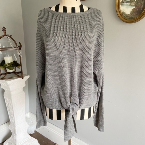 Universal Thread Sweaters - Universal Thread gray knit sweater sz XL